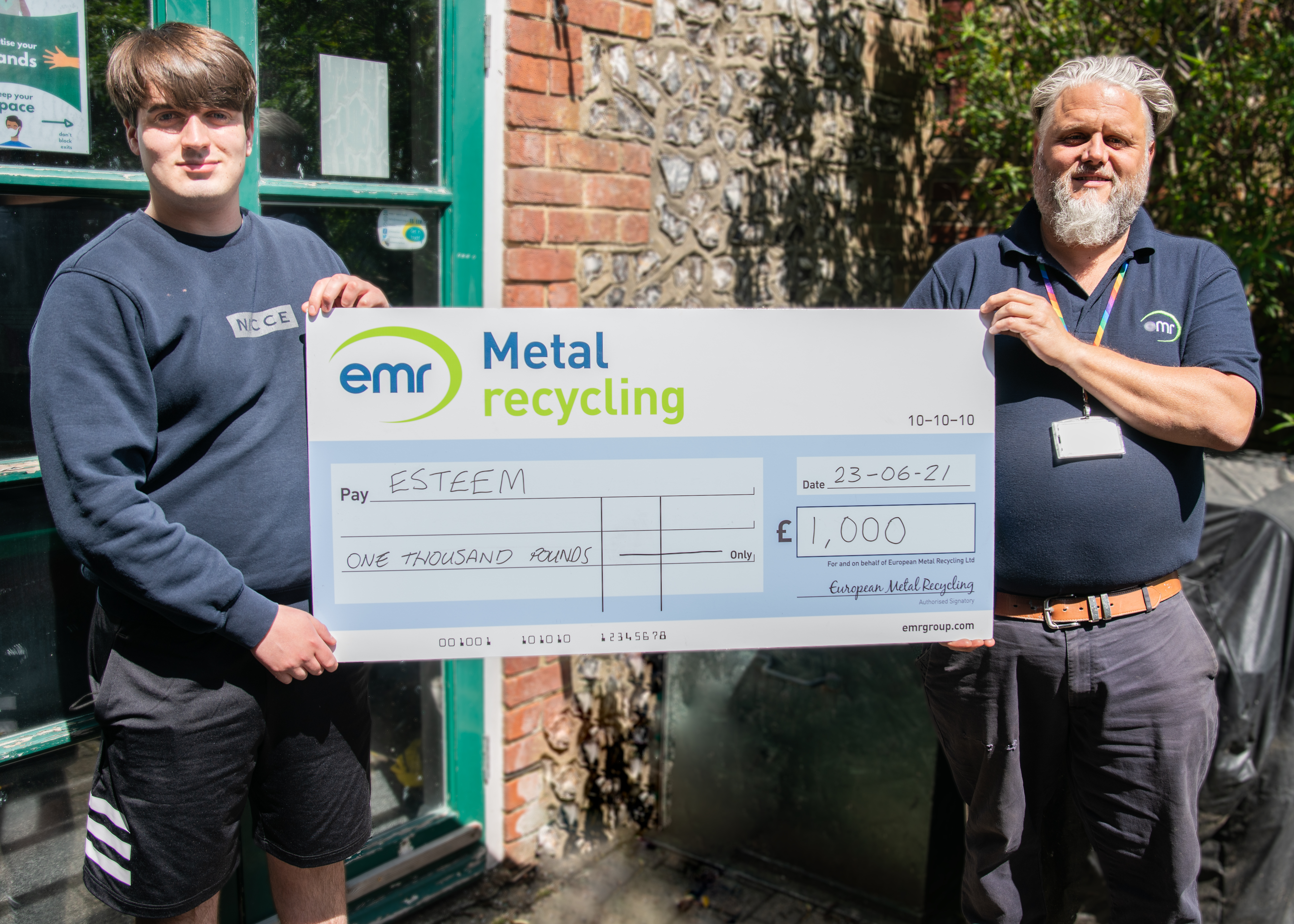 Tony Wenham, Operations Manager at EMR Shoreham, awards donation to ESTEEM