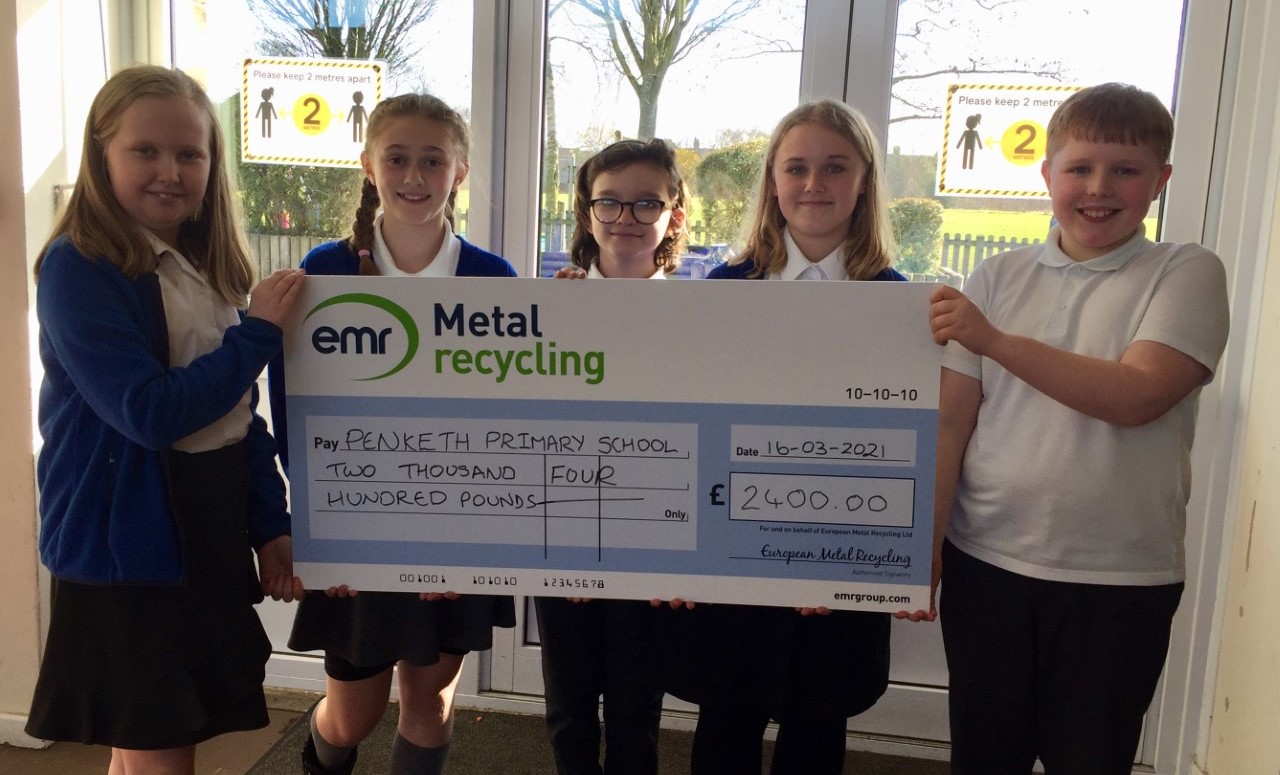 EMR and Golden Square Shopping Centre award donation to Penketh Primary School
